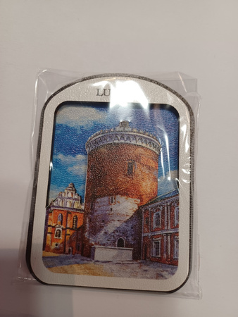 Magnes drewniany Baszta biała ramka niebieskie tło