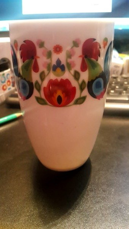 Mug Folk White Wreath of Roosters owicki