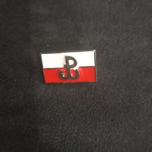 FLAGA Z KOTWIC POLSKI WALCZCEJ WPINKA