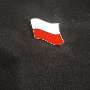 POWIEWAJCA FLAGA POLSKI PRZYPINKA